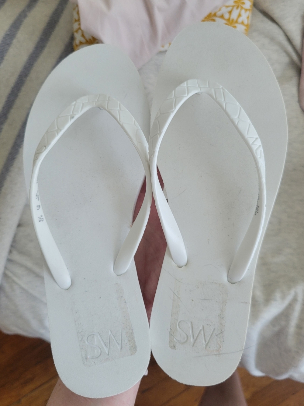 STUART WEITZMAN Croc Effect White Flip Flop Sandals